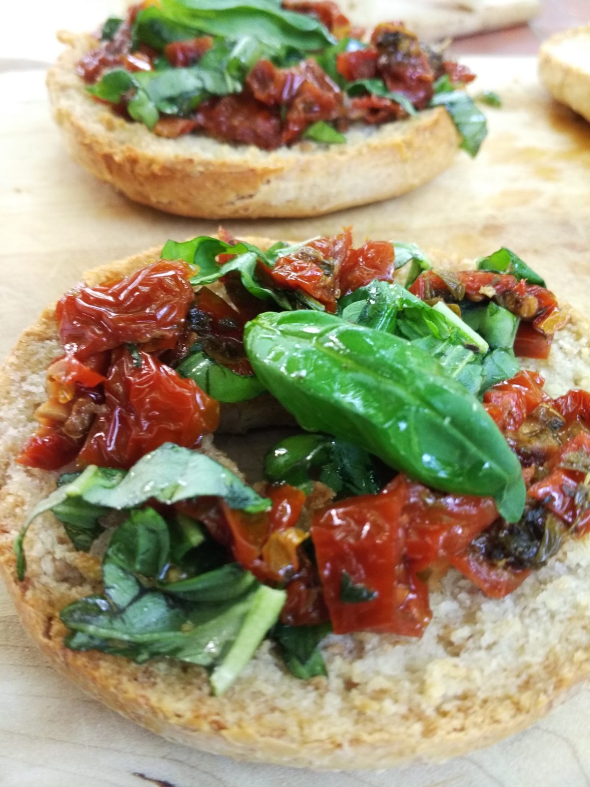 Bruschetta tomates & basilic